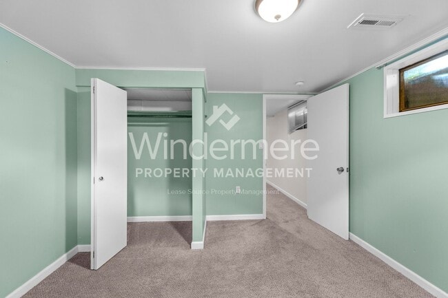 Building Photo - Desirable Rancher style home located in Ce...