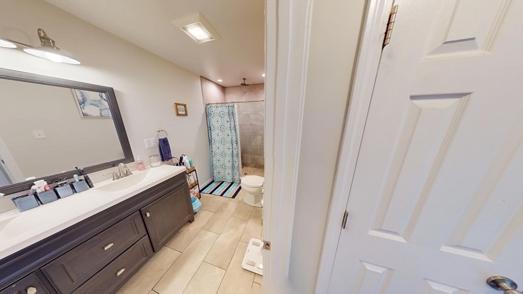 Private Bath - 613 Middlesex Tpke