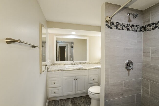 Building Photo - 5576 Garden Grove Cir