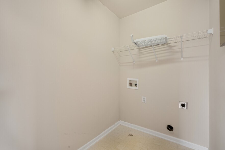 Building Photo - 5020 Babbling Brook Dr