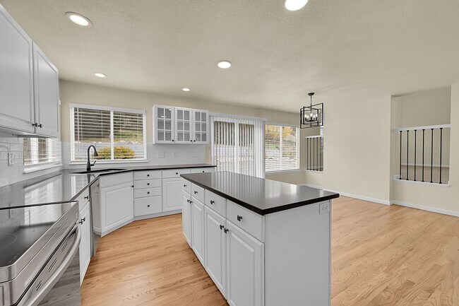 Building Photo - Northeast Colorado Springs House in Sierra...