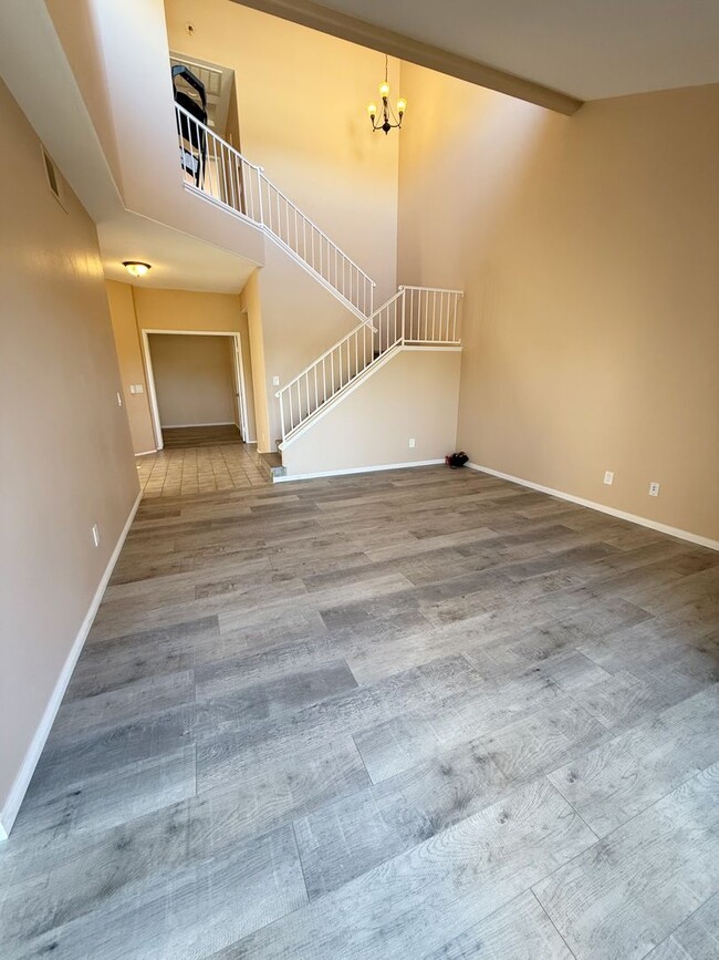 Building Photo - 3 Bed/3 Bath Home in Shadow Ridge Vista!