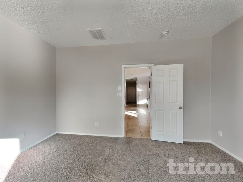 Building Photo - 11628 Thistledown Rd SE