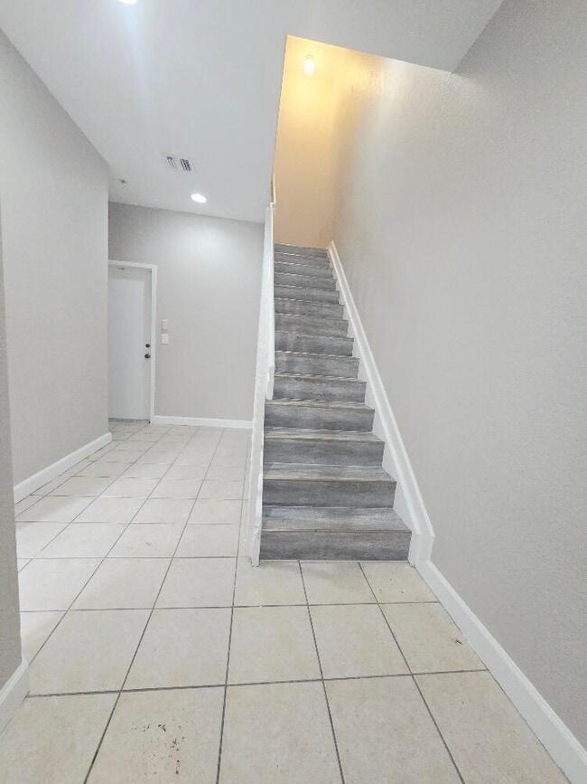 Building Photo - 3803 Shoma Dr