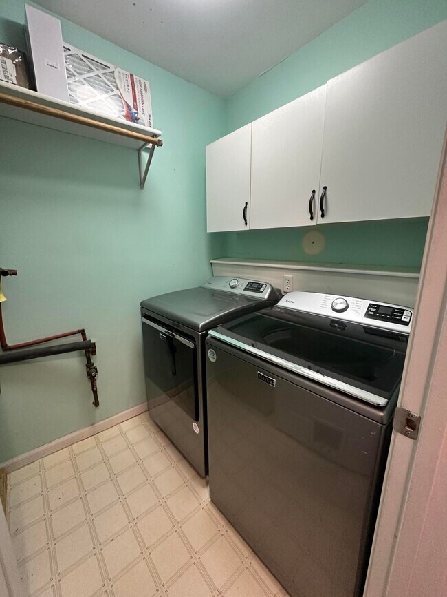 Building Photo - 4600 Wren Wood Dr