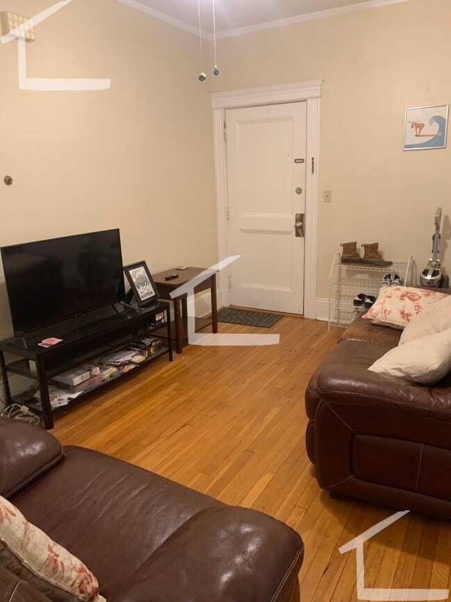 Building Photo - Very spacious 3 bed in Brookline...