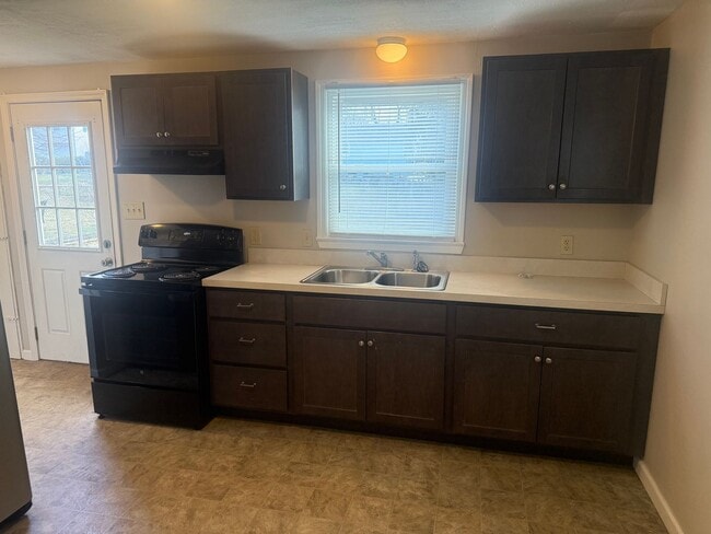 Building Photo - 3-4 Bedroom 1 Bath cape with garage in Liverpool Schools