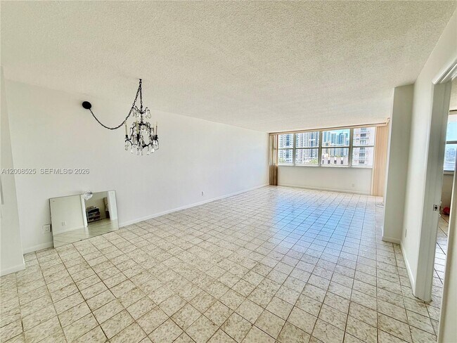 Building Photo - 1410 S Ocean Dr