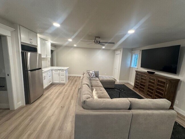 Building Photo - Upscale Secluded Oasis in Bixby - 5 Beds/3.5 Baths - Separate Mother-in-Law Quarters!