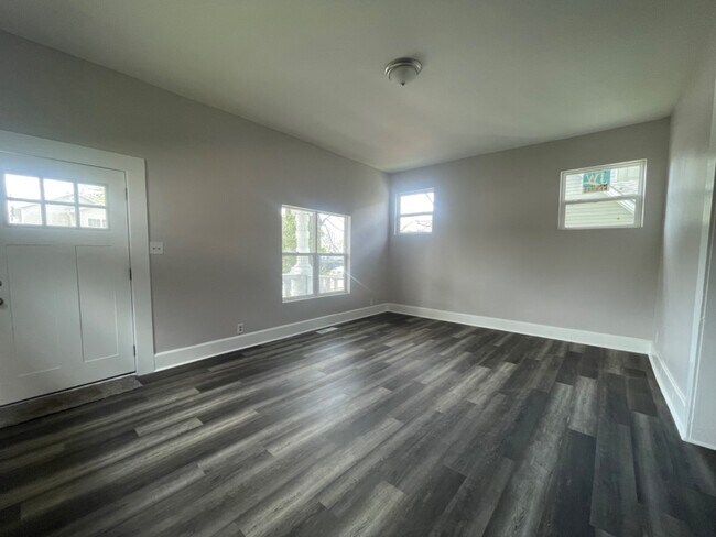 Building Photo - 1138 W 30th St