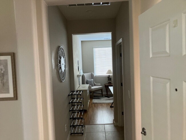 Building Photo - Charming, fully furnished, single-story residence in Florence available for mid-term rental! (Min...