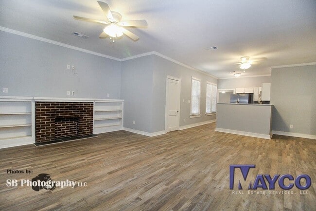 Building Photo - 3 bedroom 2 bath in Highland neighborhood,...