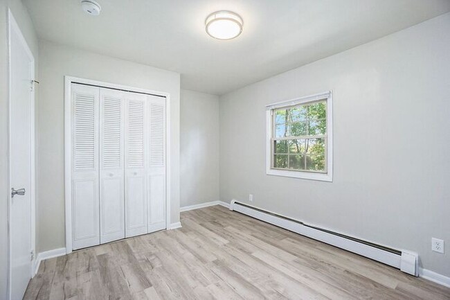 Building Photo - Newly Remodeled 2bed 1 bath duplex in West...