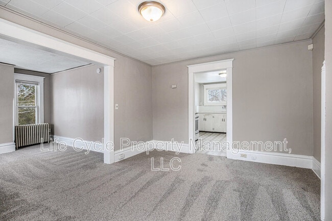 Building Photo - 247 Sweet St NE