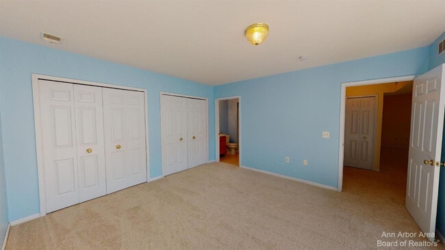 Building Photo - 2767 S Knightsbridge Cir