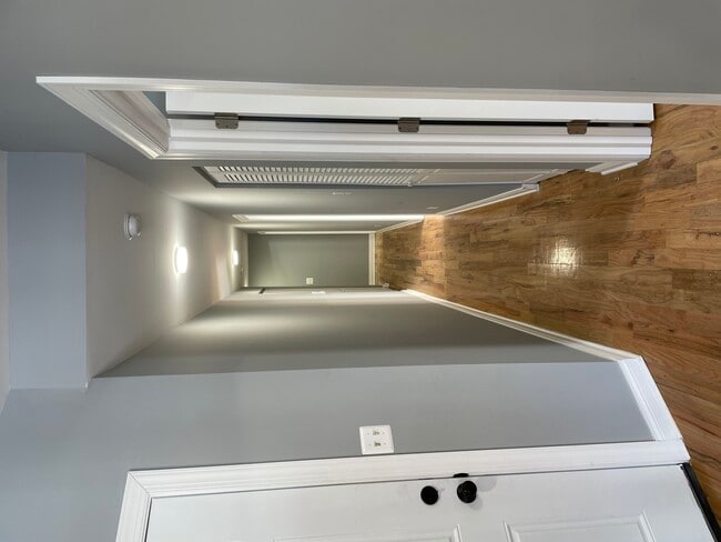 Building Photo - 1411 E 67th Pl
