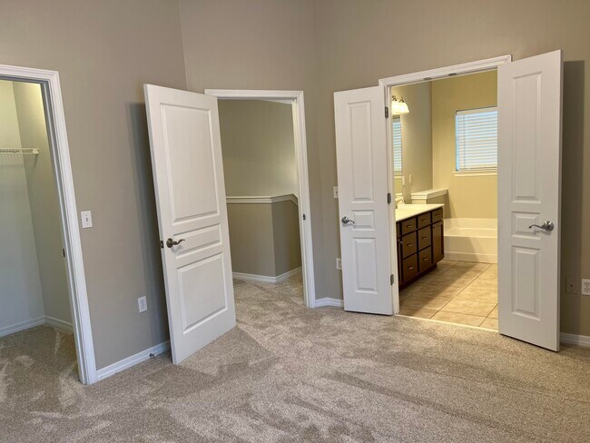 Building Photo - 8 Myrtle Oak Way