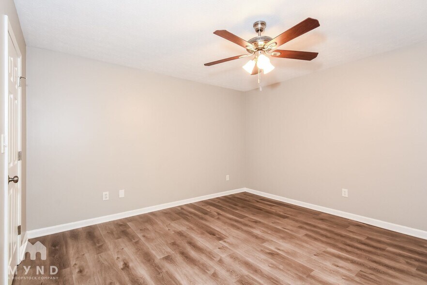 Building Photo - 308 Arapaho Dr SE