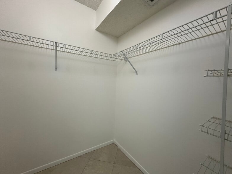 Building Photo - 2636 SE 20th Ct