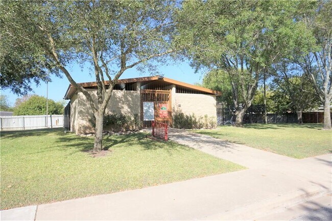 Building Photo - 20915 Gelding Ln