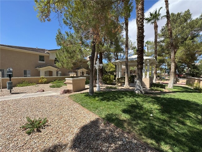 Building Photo - 910 Elegant Coral Ave