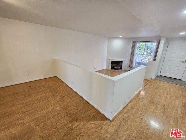 Building Photo - 1957 N Bronson Ave