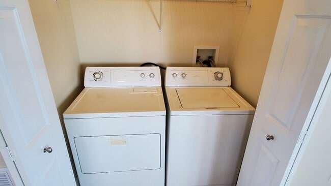 Building Photo - Oceanfront Poolside 2/2 Condo