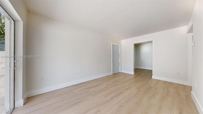 Building Photo - 567 SW 3rd St