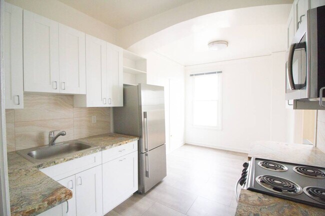 Building Photo - 1635 Gough St