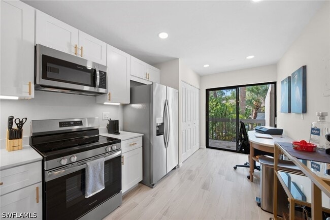 Building Photo - 1808 Kings Lake Blvd