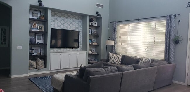 Family room in open concept - downstairs - 1465 W Flamingo Dr