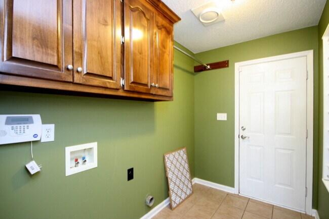 Building Photo - 176 Timber Oak Rd