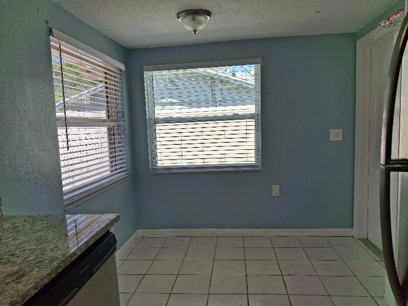 Building Photo - 1663 Plum Tree Rd