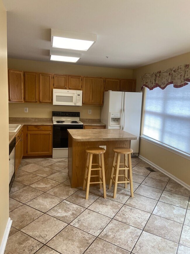 Building Photo - Charming 3 Bedroom/2 Full Bath/2 Half Bath Townhome in Constant Friendship, MD!