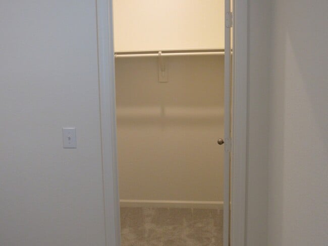 Building Photo - 2300 Plantation Dr