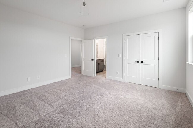 Building Photo - 805 Regimental Dr