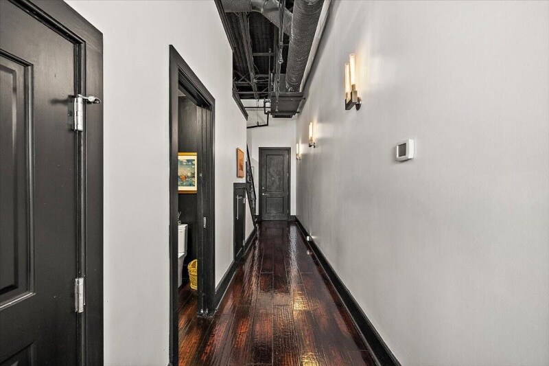 Building Photo - 517 King St