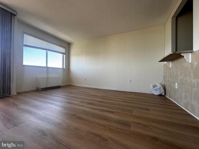 Building Photo - 2059 Huntington Ave