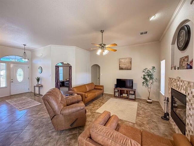 Building Photo - 2409 Saguaro Loop