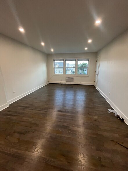 Building Photo - 468 2nd Ave