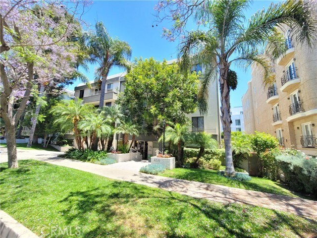 Building Photo - 450 N Oakhurst Dr