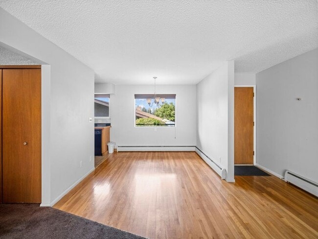 Building Photo - Modern Comfort: 1-Bedroom Apartment with B...