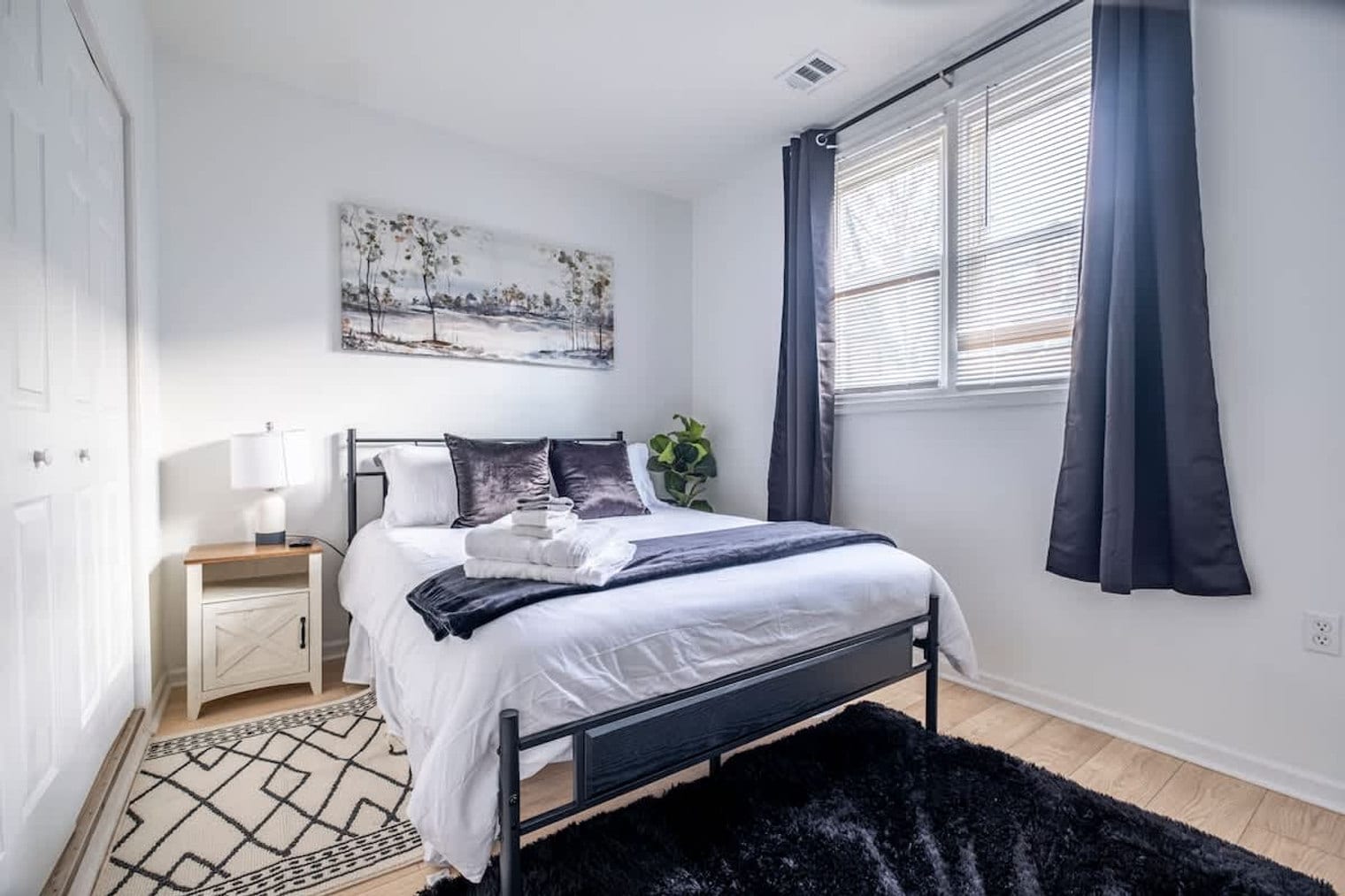 Building Photo - 1255 Raum St NE