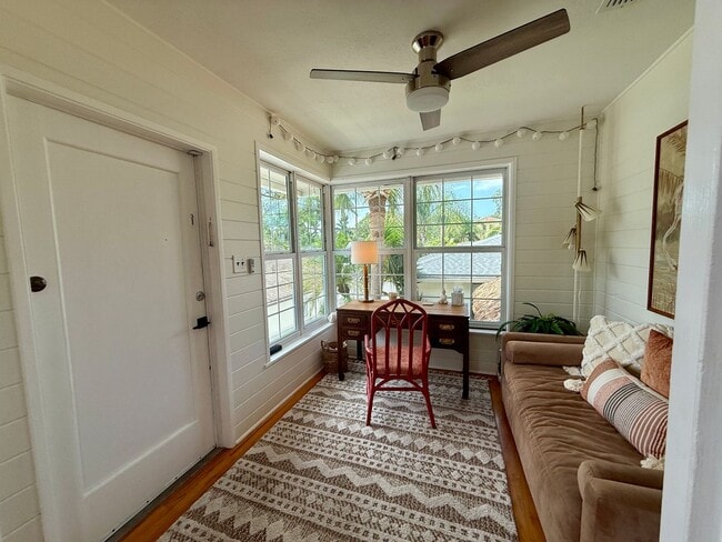 Building Photo - Fully furnished 1/1 Apartment Old NE