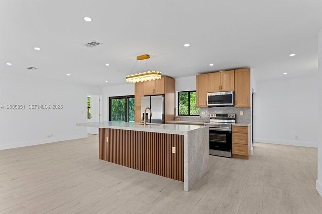 Building Photo - 401 SW 63rd Terrace