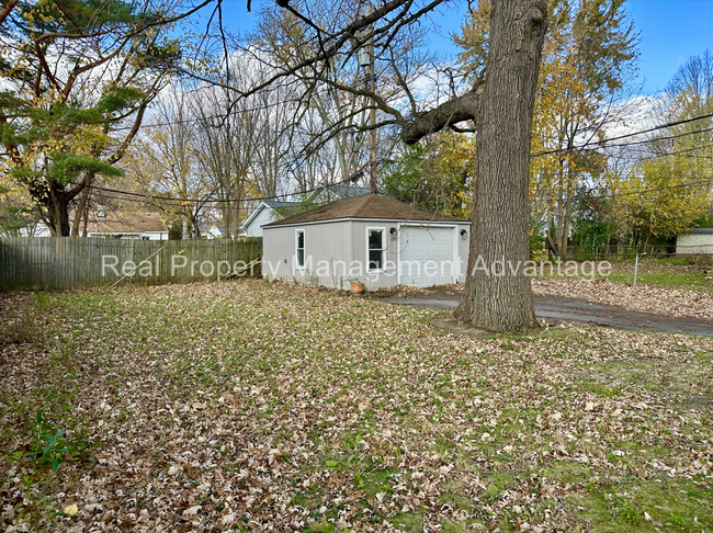 Building Photo - No Deposit Required! Charming Royal Oak Re...