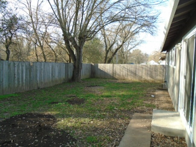 Building Photo - NICE SINGLE STORY HOME IN EAST ROSVILLE!