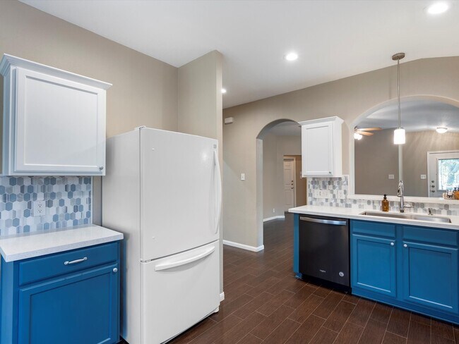 Building Photo - 21639 Falvel Lake Dr