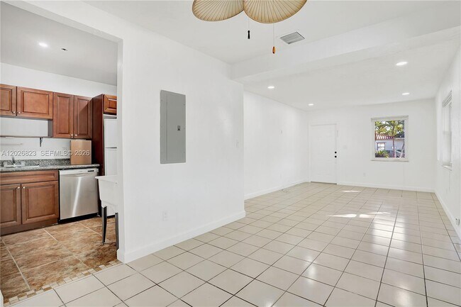 Building Photo - 5985 SW 41st St