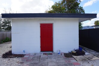 Building Photo - 1106 NW 11th Ct